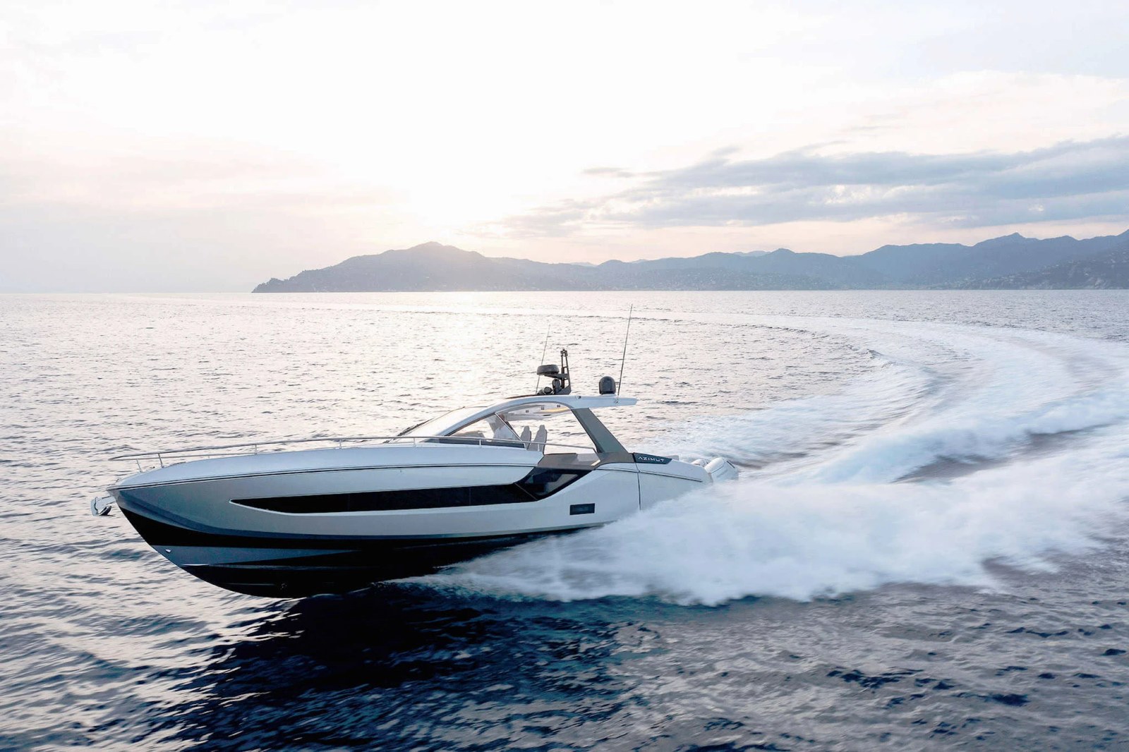 The sporty Azimut Verve 48 on the water