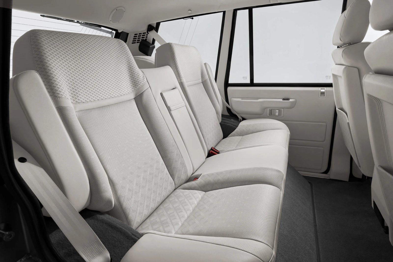 Range Rover pairs a 1993 Classic with the new SV Ultra for Monterey