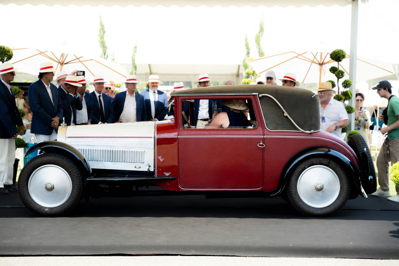 The recently restored Bugatti Type 38 by Figoni won first place in its category.