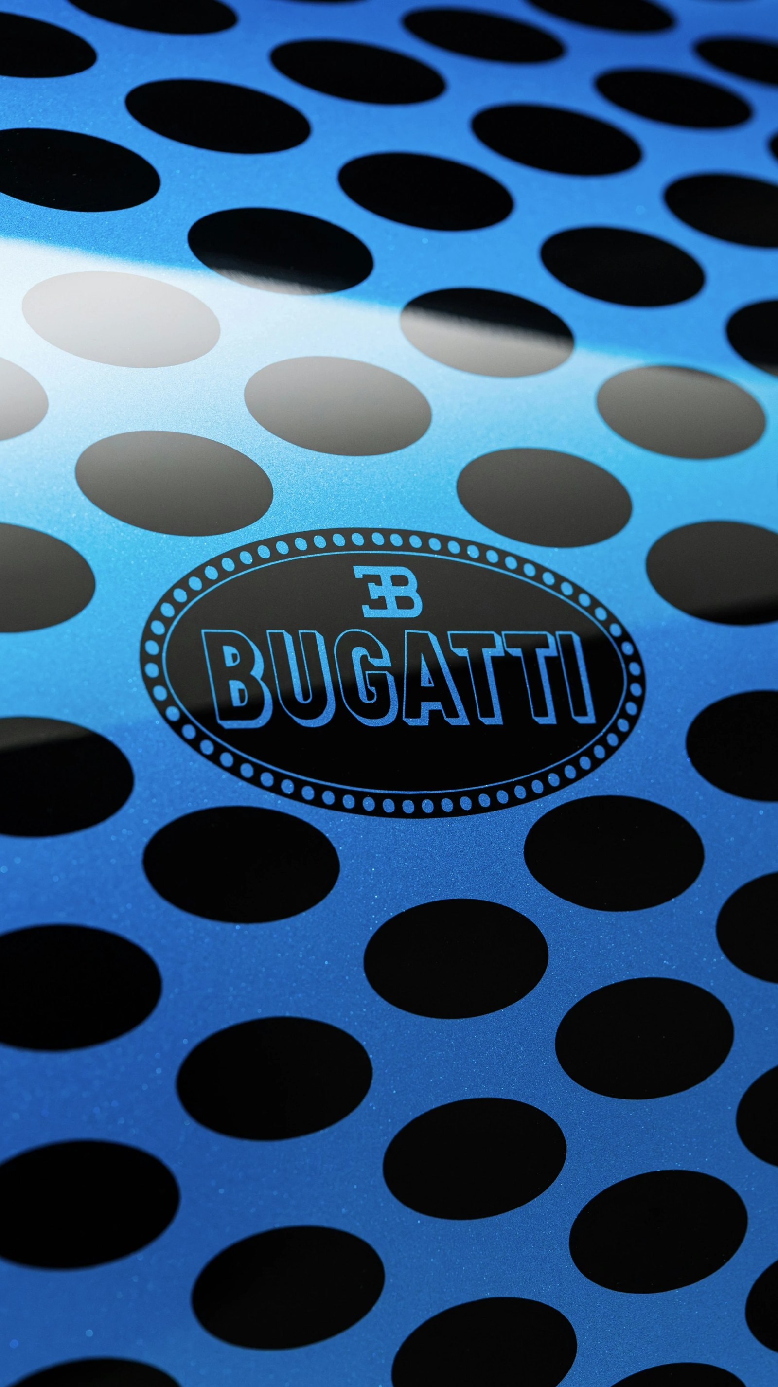 Side profile of the Bugatti W16 Mistral 'Fly Bug' Sur Mesure edition.