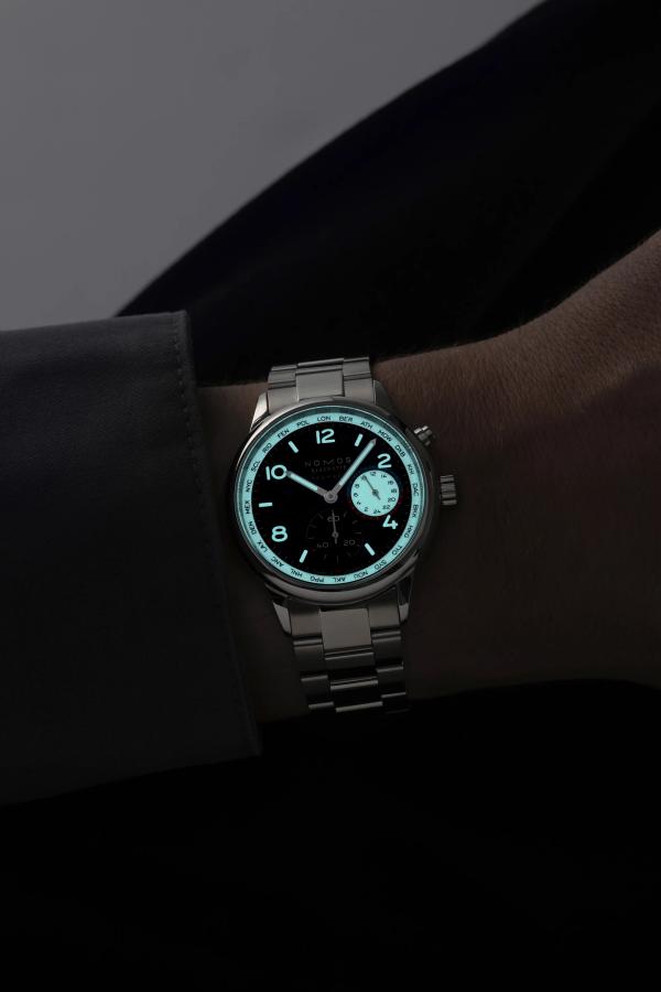NOMOS Club Sport neomatik Worldtimer dark: The Night Shift