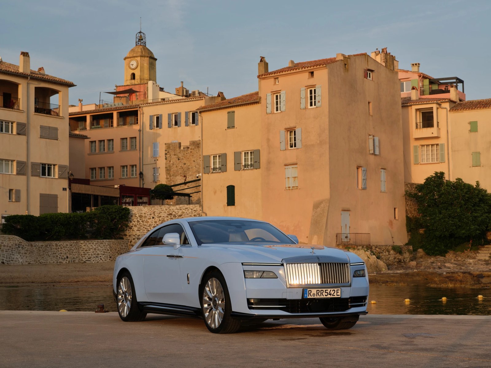 Rolls-Royce Returns to Saint-Tropez With Sixteen Bespoke Cars
