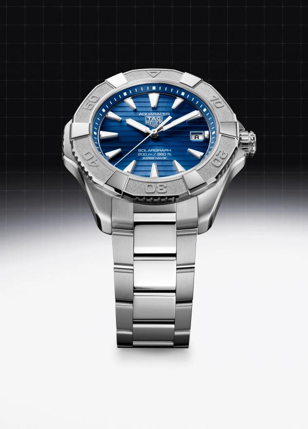 TAG Heuer's New Aquaracer Runs on Light