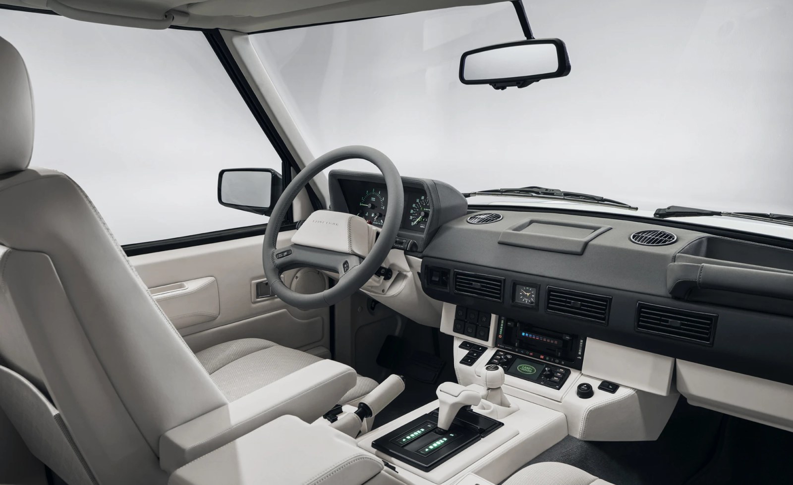 Range Rover pairs a 1993 Classic with the new SV Ultra for Monterey