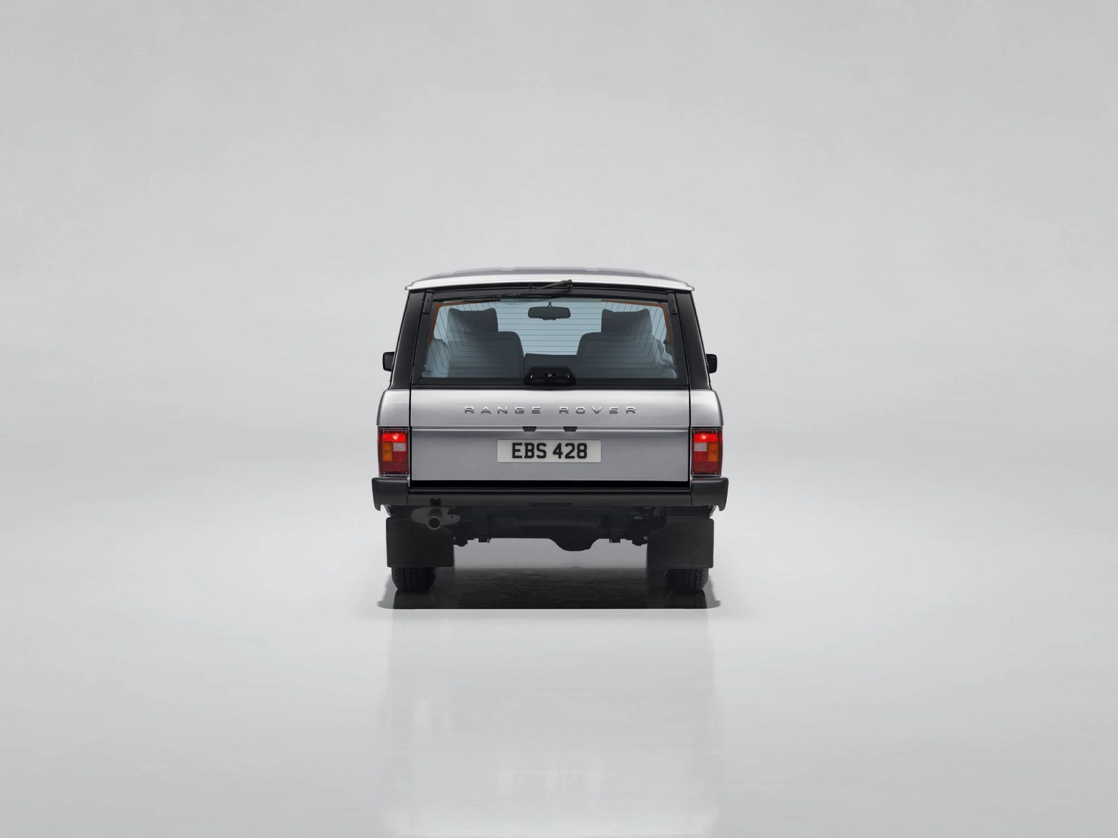 Range Rover pairs a 1993 Classic with the new SV Ultra for Monterey