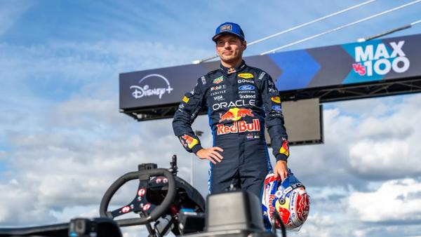 Max Verstappen vs. 100 Karts
