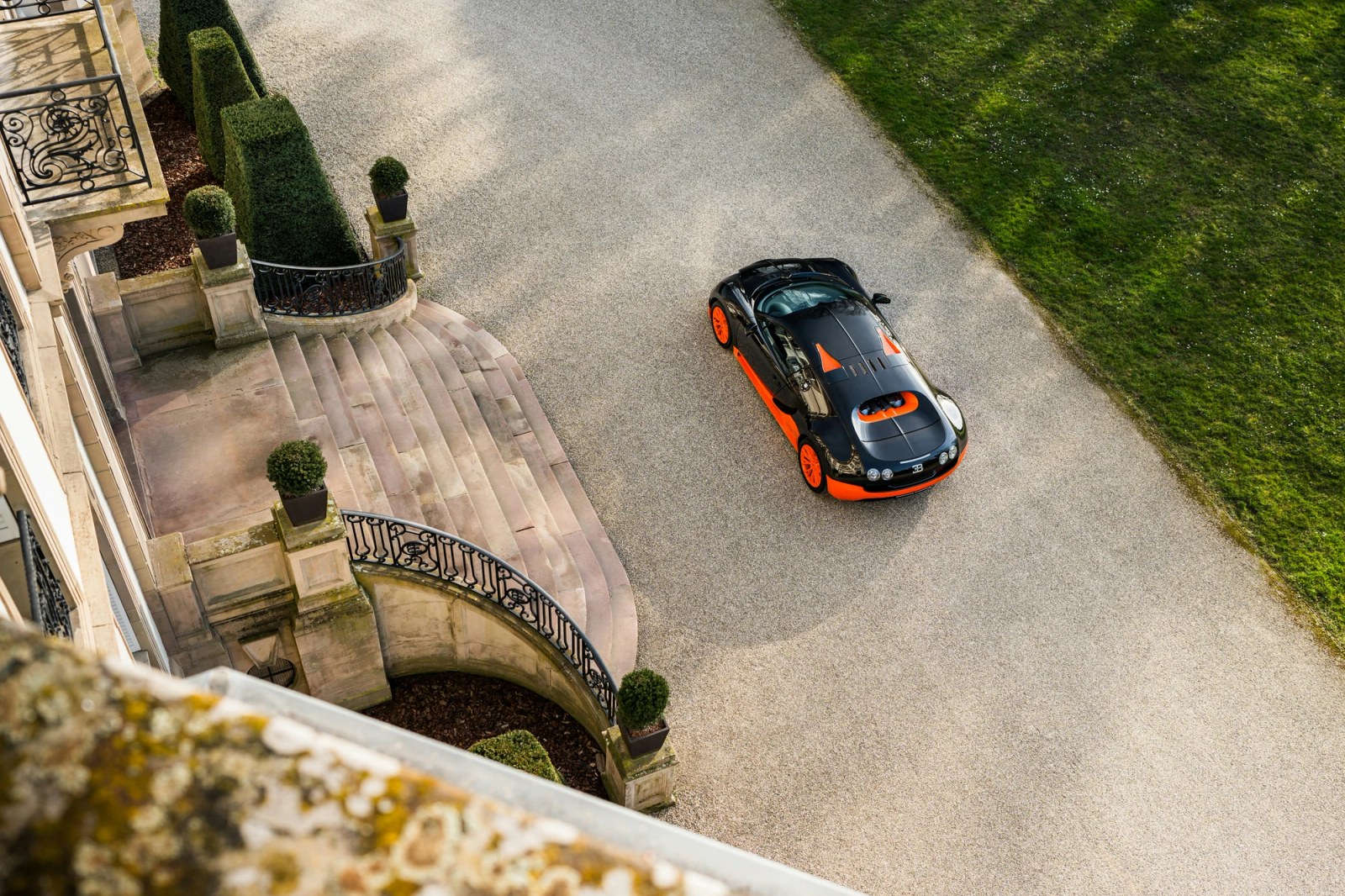 The odometer of the restored Bugatti Veyron Super Sport showing over 70,800 km.
