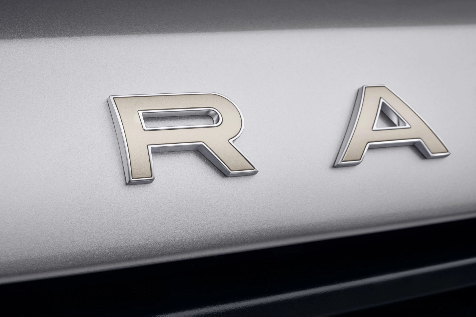 Range Rover pairs a 1993 Classic with the new SV Ultra for Monterey