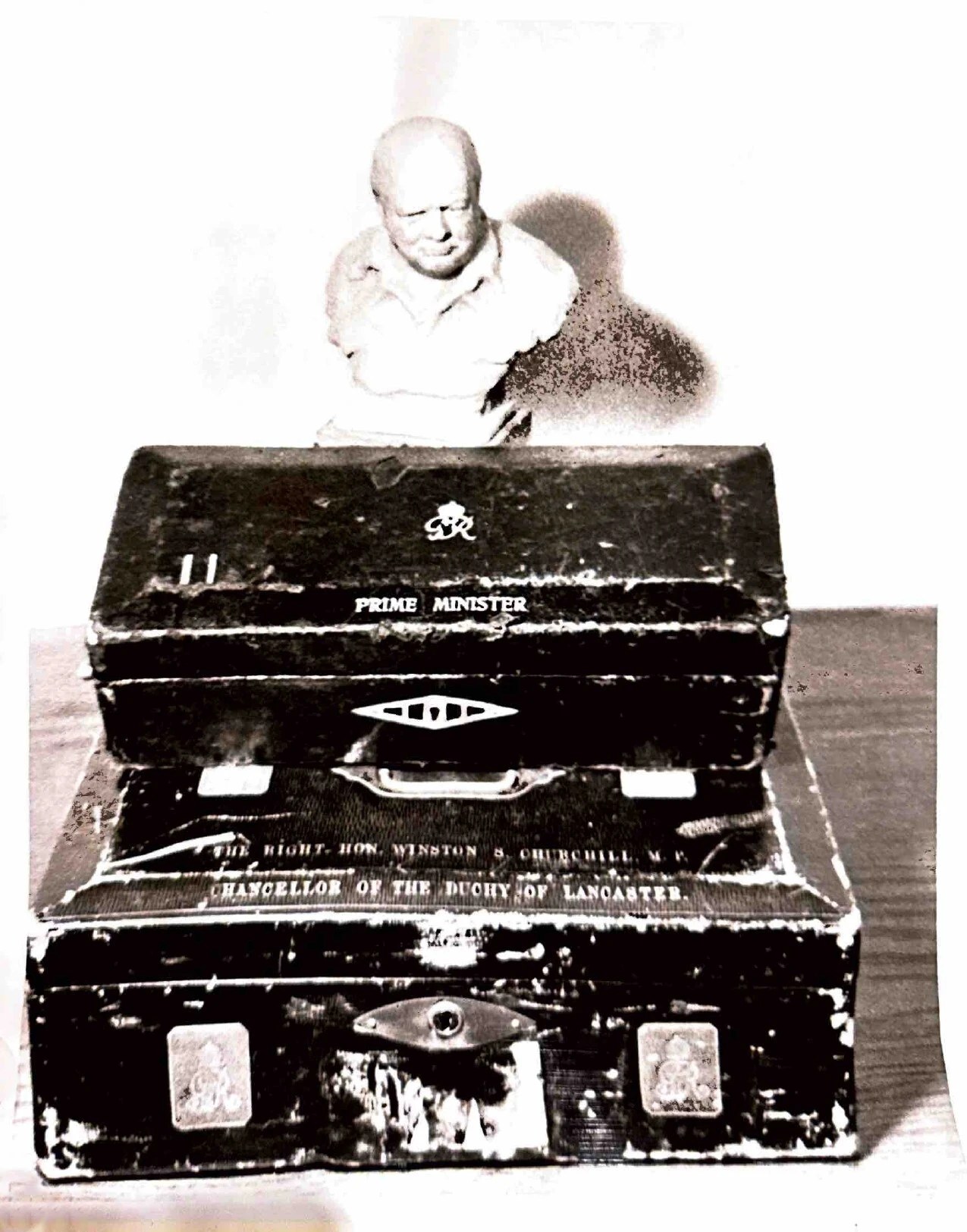 SIR WINSTON CHURCHILL, KG, OM, CH (1874-1965) A GEORGE VI GILT EMBOSSED BLACK LEATHER PRIME MINISTERIAL DESPATCH BOX s=