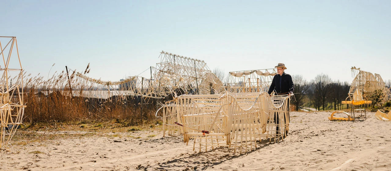 The Mechanical Souls of Theo Jansen’s Strandbeest