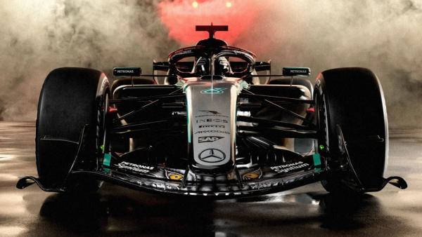 Mercedes Adopts a New Skin for Japan