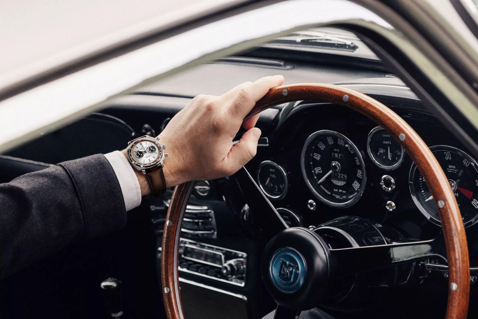 03_Top Time B01 Chronograph 41 Tribute to Aston Martin