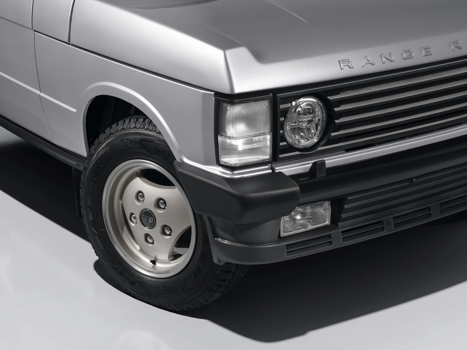 Range Rover matched pair headed to RM Sotheby’s Monterey auction