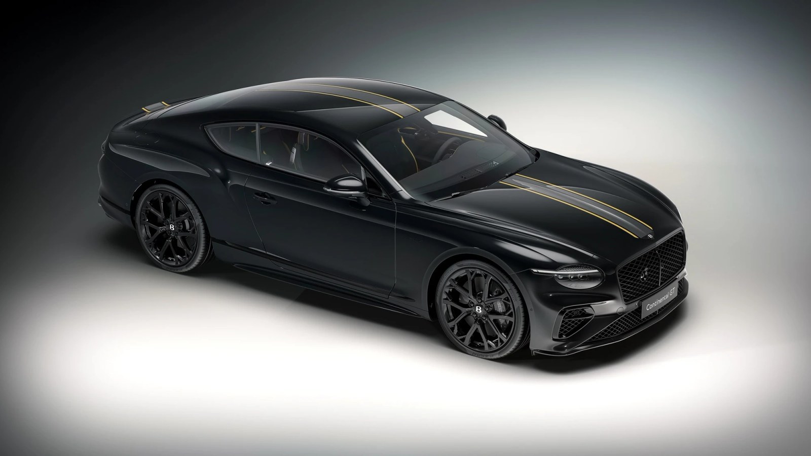 Side profile of a Bentley featuring the Ombré finish, highlighting the craftsmanship.